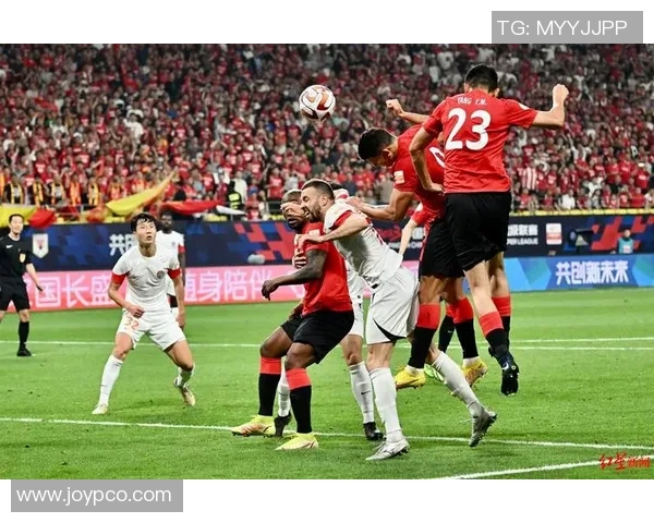 成都蓉城迎战北京人和全力争胜展现足球激情与实力对决 成都蓉城迎战北京人和全力争胜展现足球激情与实力对决